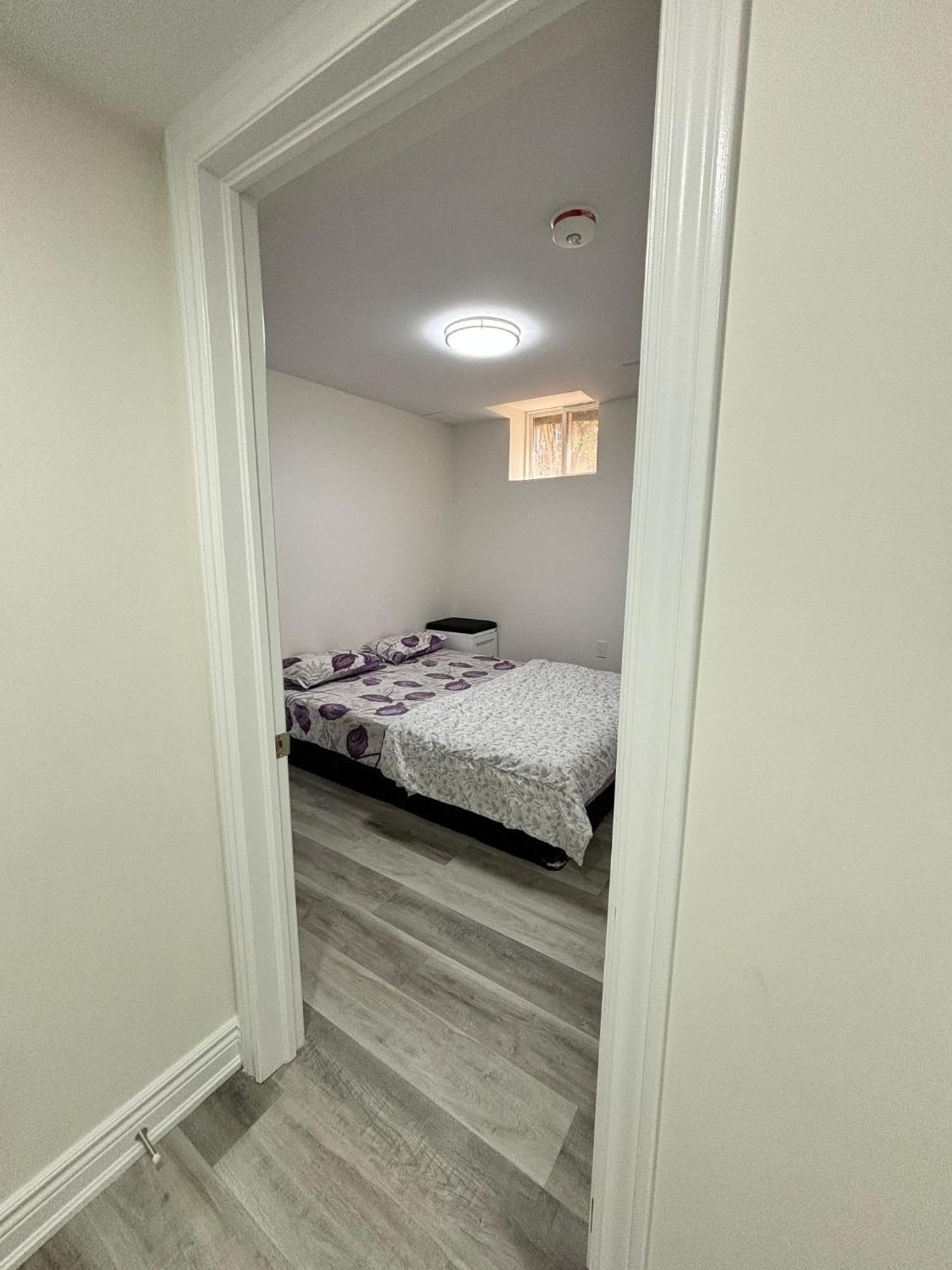 Bright Queen Room Close To Sheridan College And Airport Brampton Kültér fotó