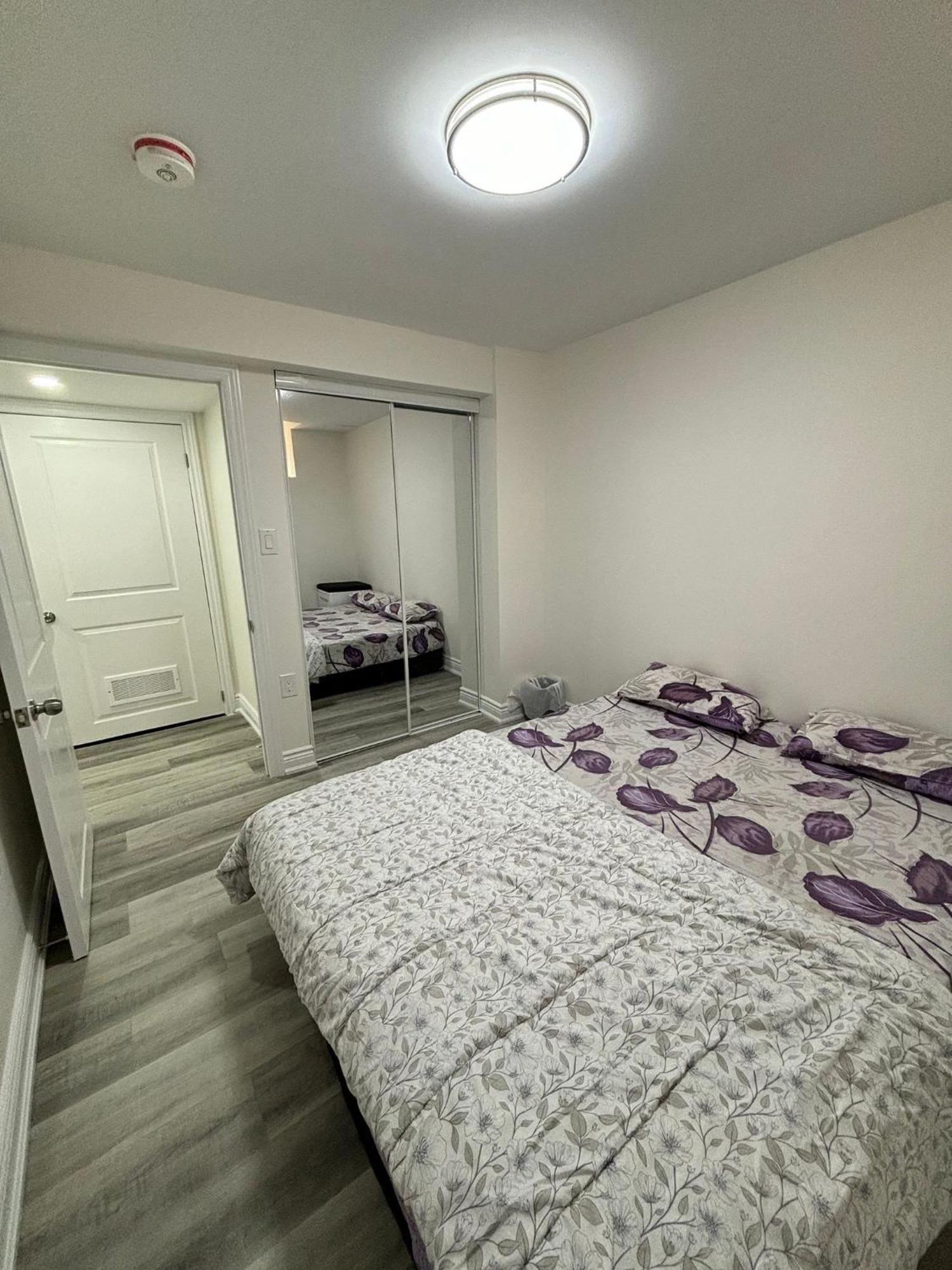 Bright Queen Room Close To Sheridan College And Airport Brampton Kültér fotó